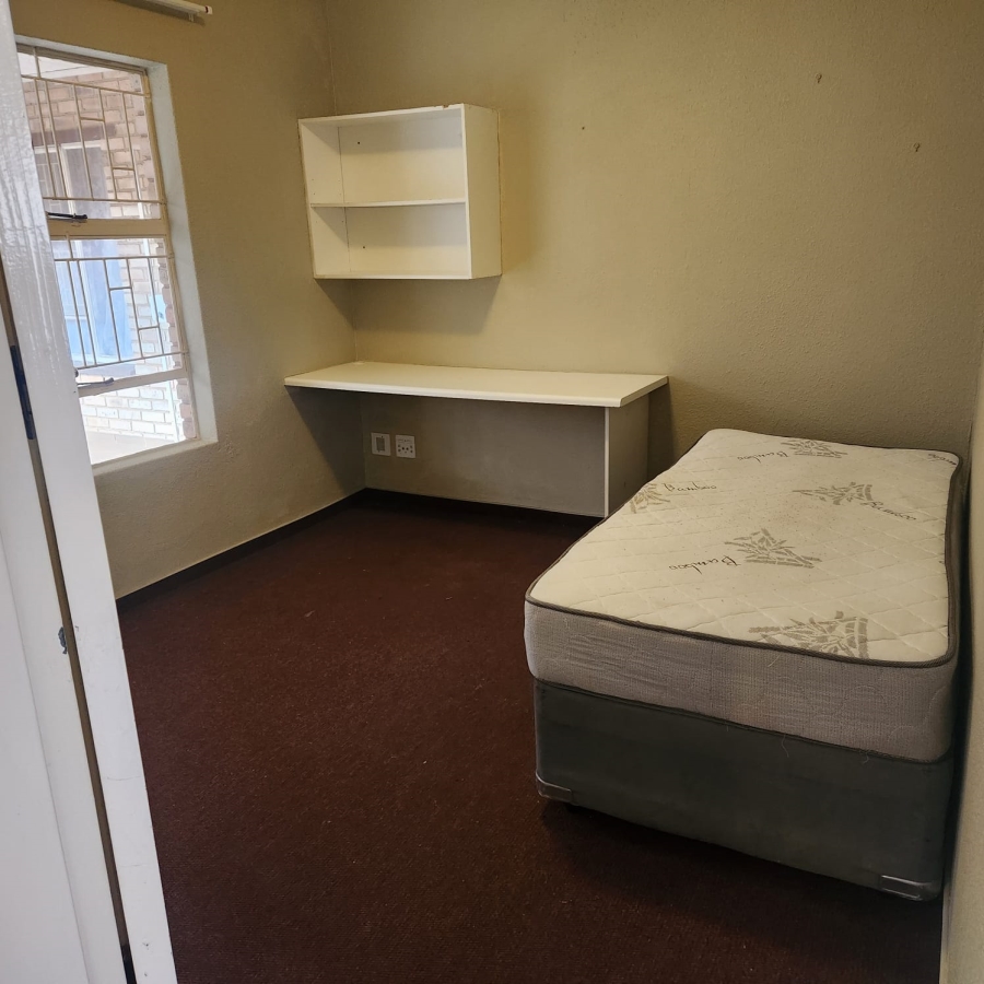 To Let 2 Bedroom Property for Rent in Kannoniers Park North West